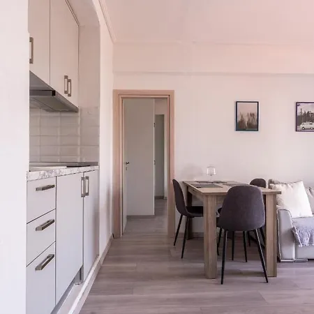 Minimalist W/ View Apartment *