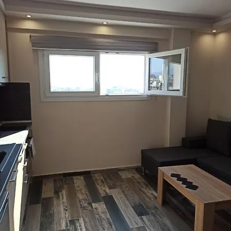 Minimalist W/ View *