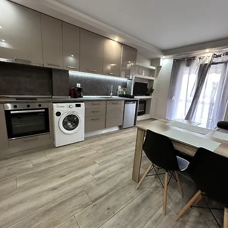Minimalist W/ View Apartment *