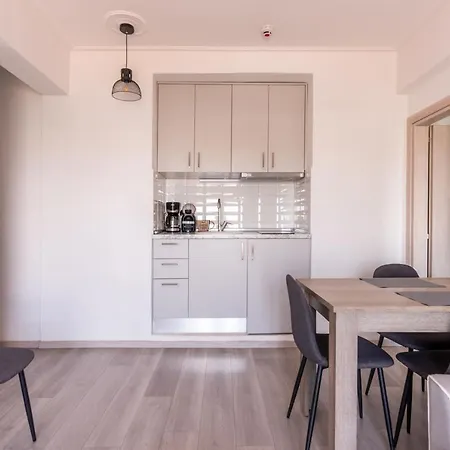 Minimalist W/ View * Salonic