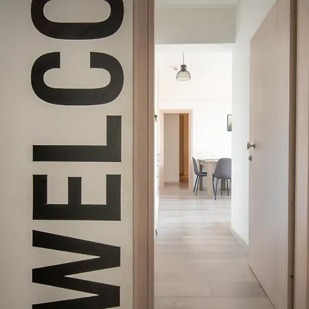 Minimalist W/ View * Salonic