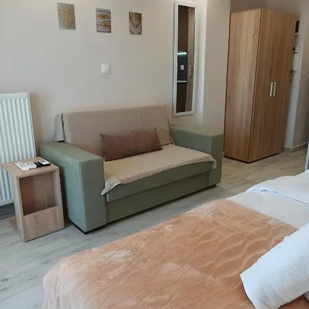 Minimalist W/ View * Salonic