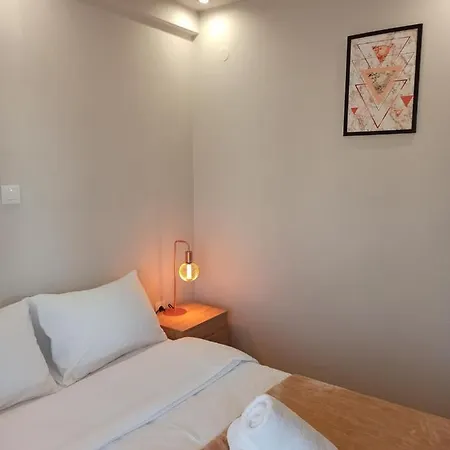 Minimalist W/ View * Salonic